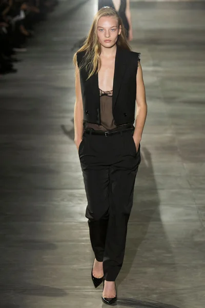 Look 19